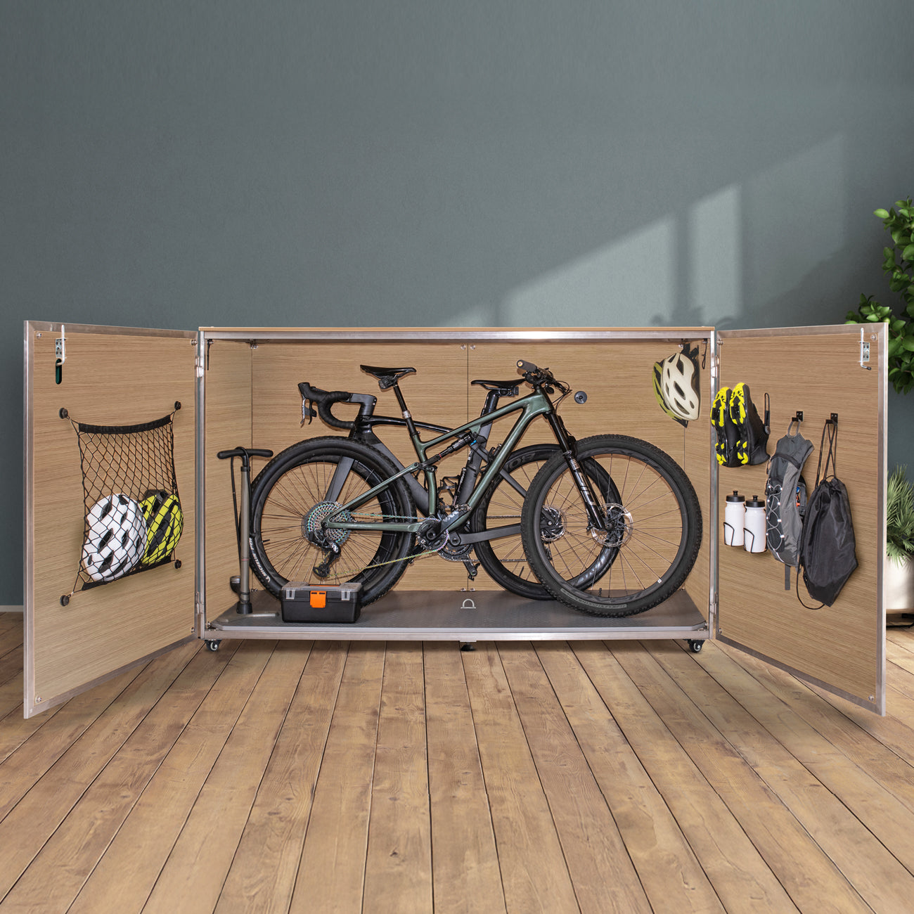 Armario interior para bicicletas. Acabado roble